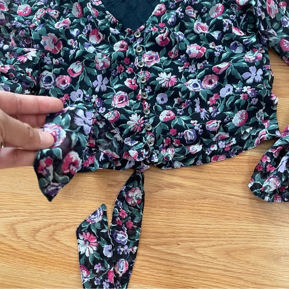 Abercrombie & Fitch Floral Front Button LongSleeve Cropped Blouse Lightweight XS - Picture 6 of 9